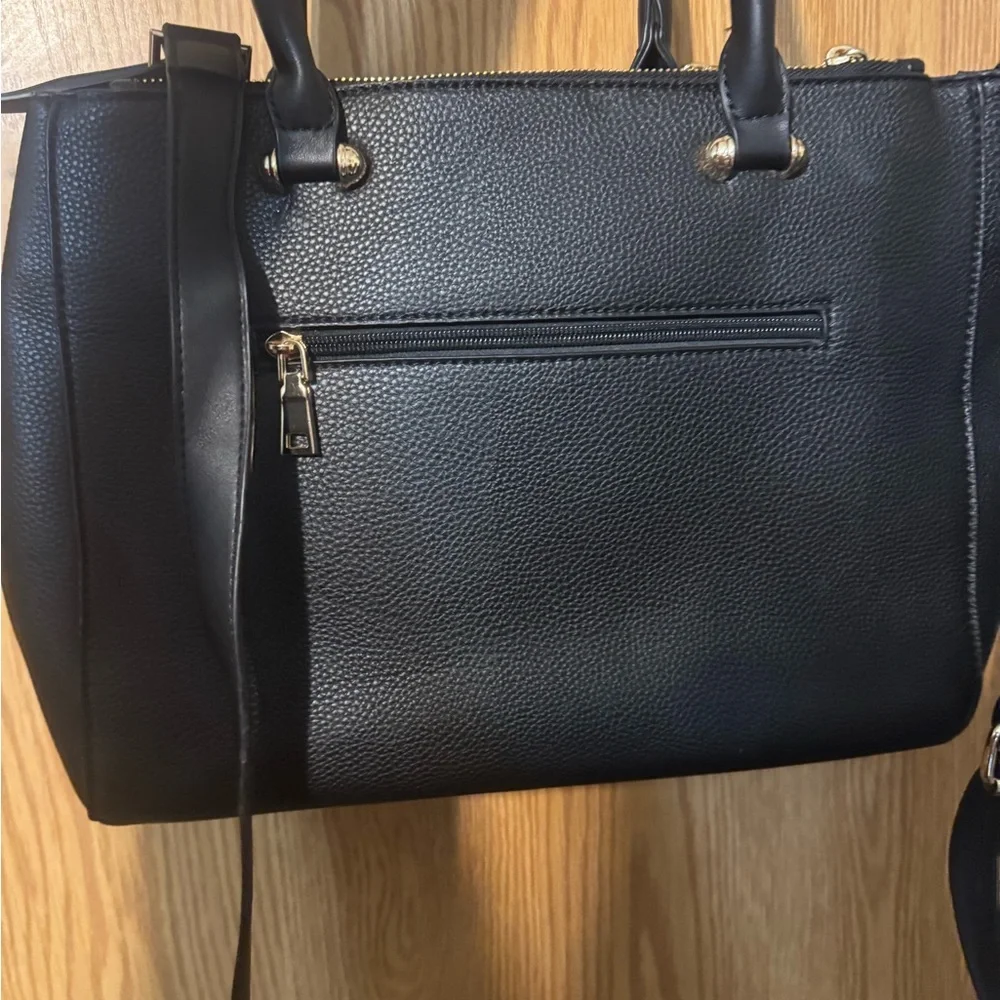 Elegant Black Handbag - Picture 2 of 3